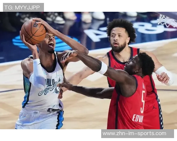 文班亚马盛赞克劳福德称其为最爱球员之一并赞扬其导师角色